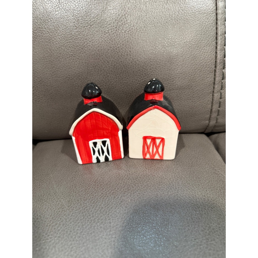 Vintage Style Ceramic Barn Salt and Pepper Shakers Red White Farmhouse Decor Set